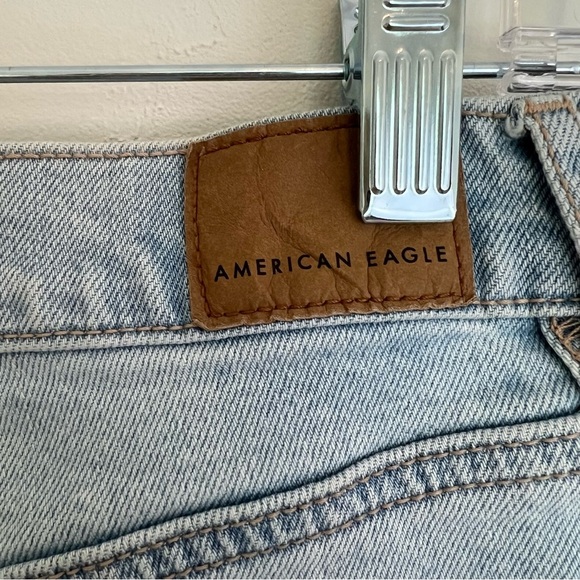 American Eagle Women's Light Wash High Rise Jean Shorts Sz 12 - Picture 4 of 7